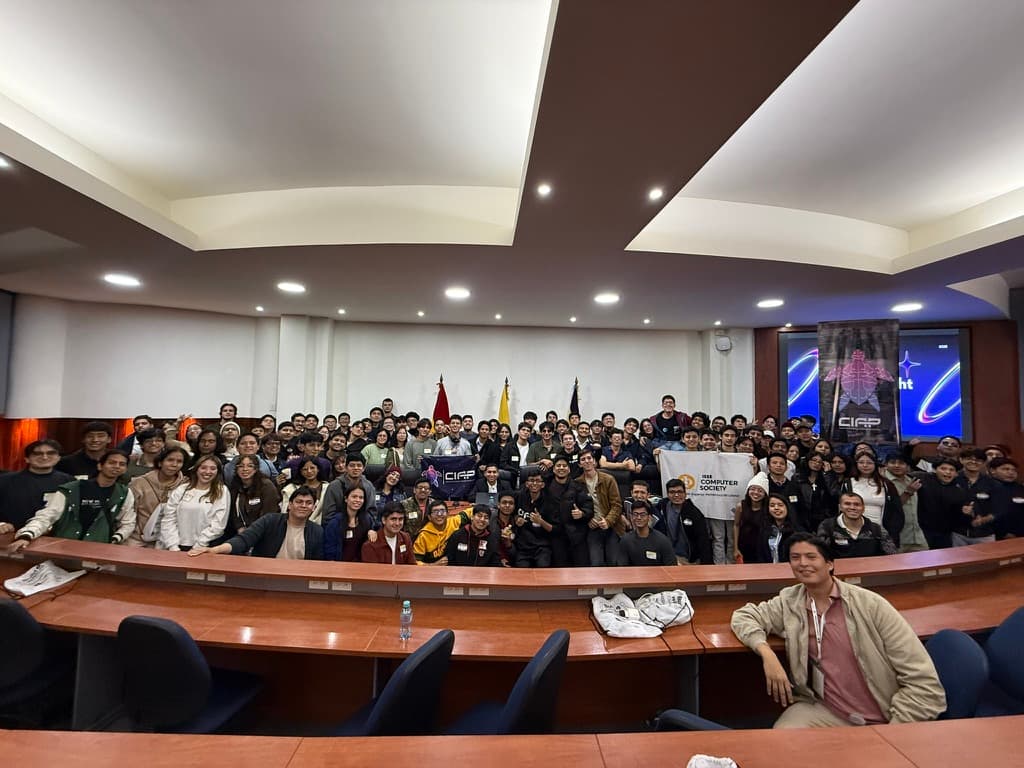 A packed auditorium at a GDG meetup