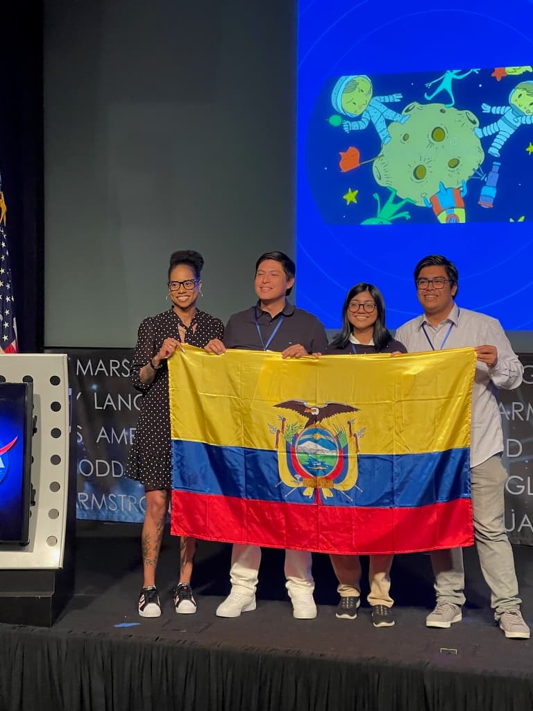 The team on stage with the Ecuadorian flag